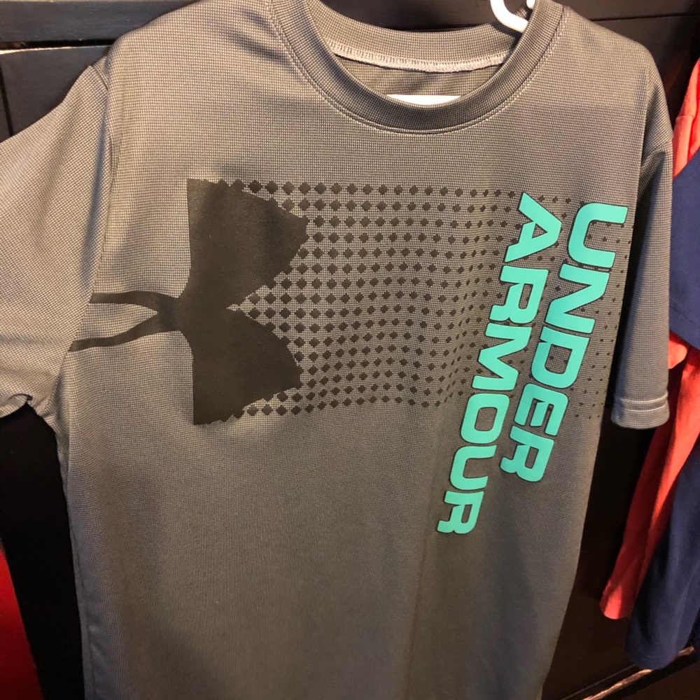 Under Armour Boys Youth Large Shirt